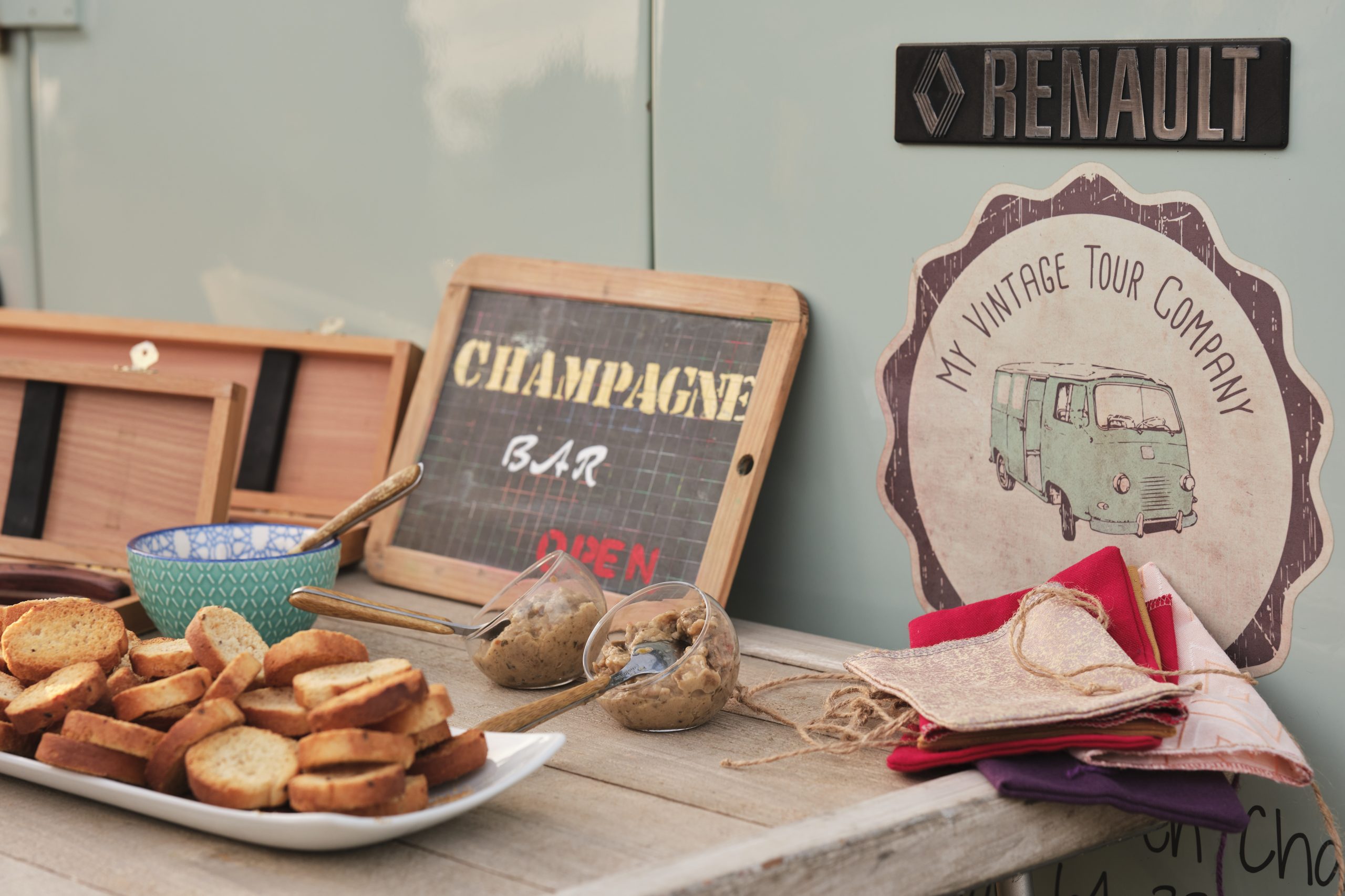 Expérience sunset tour à Épernay avec dégustation de champagne, sabrage et biscuits roses